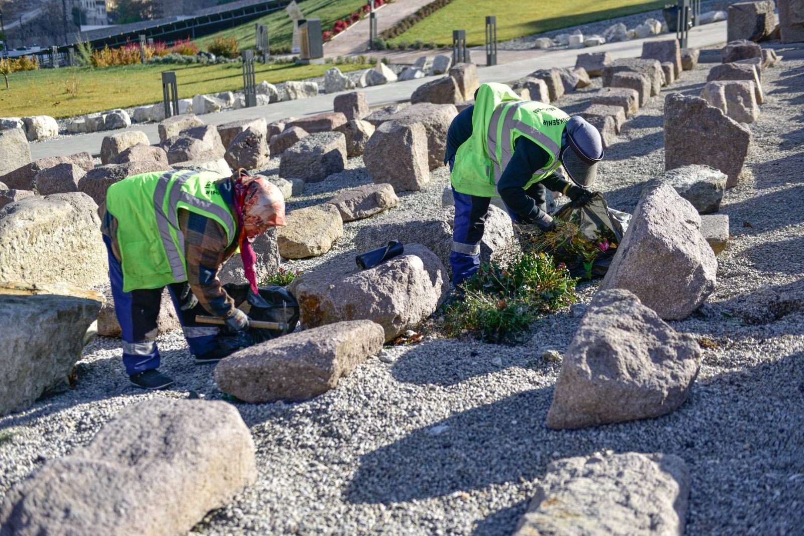 ANFA Ekipleri Ulus Antik Roma Tiyatrosu Çevresinde Temizlik Çalışmalarını Sürdürüyor