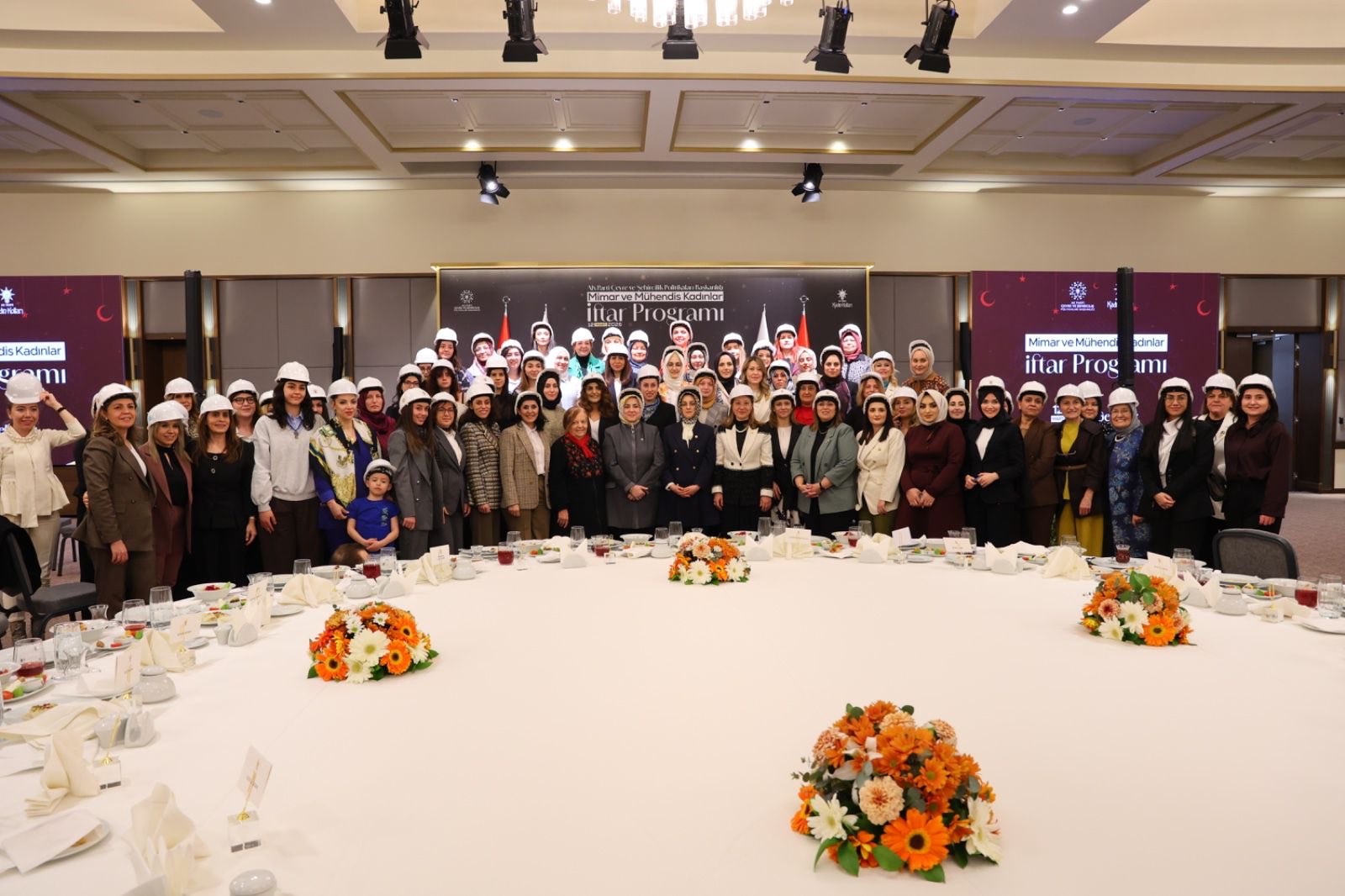 AK Parti Genel Merkezi’nde Mimar ve Mühendis Kadınlarla İftar Programı Düzenlendi