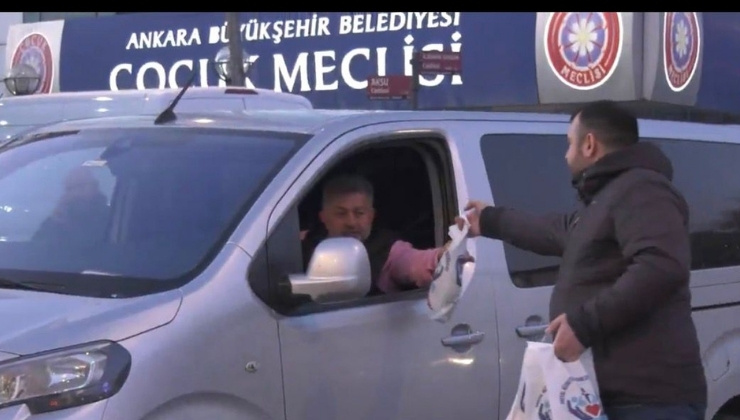 Ankara’da İftara Yetişemeyenlere Motokuryelerden Kumanya Desteği